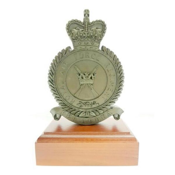 RAF REGIMENT CREST